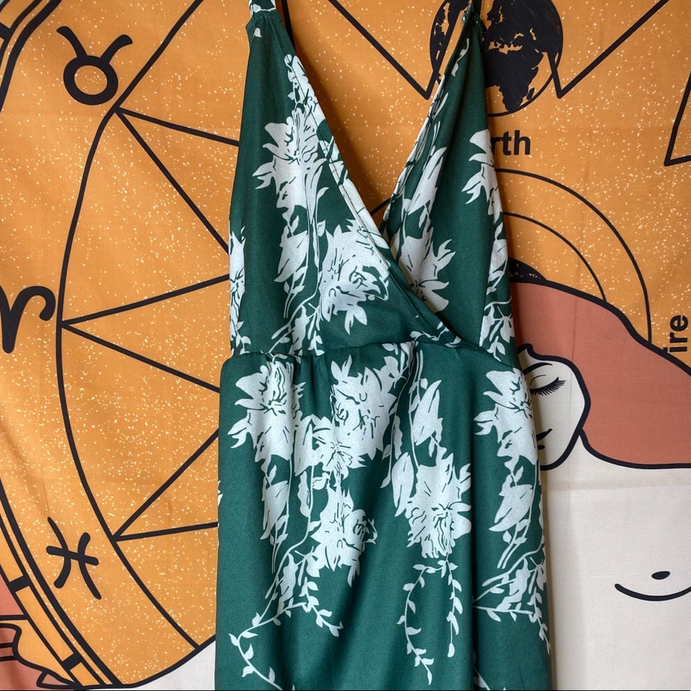 Green flowy dress 💚🌿🍃